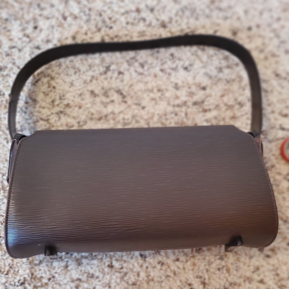 LOUIS VUITTON bag - Picture 6 of 11